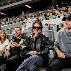 Vanessa Hudgens Instagram - FÚTBOL IS LIFE!!!
first game ever annnnd I loved every minute. Go @lafc