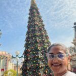Vanitha Vijayakumar Instagram - Ending my year leaving behind today.. entering the magical world of happiness where wishes do come True and miracles do happen.. a place where no one grows up .. and girls become a disney princess 👑 ❤️🎉🧨 Hong Kong Disneyland