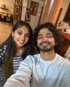 Vanitha Vijayakumar Instagram - When real #friends meet out in the real world after #biggbosstamil @being_bravo met jovika at her work today and surprised her .. ❤️