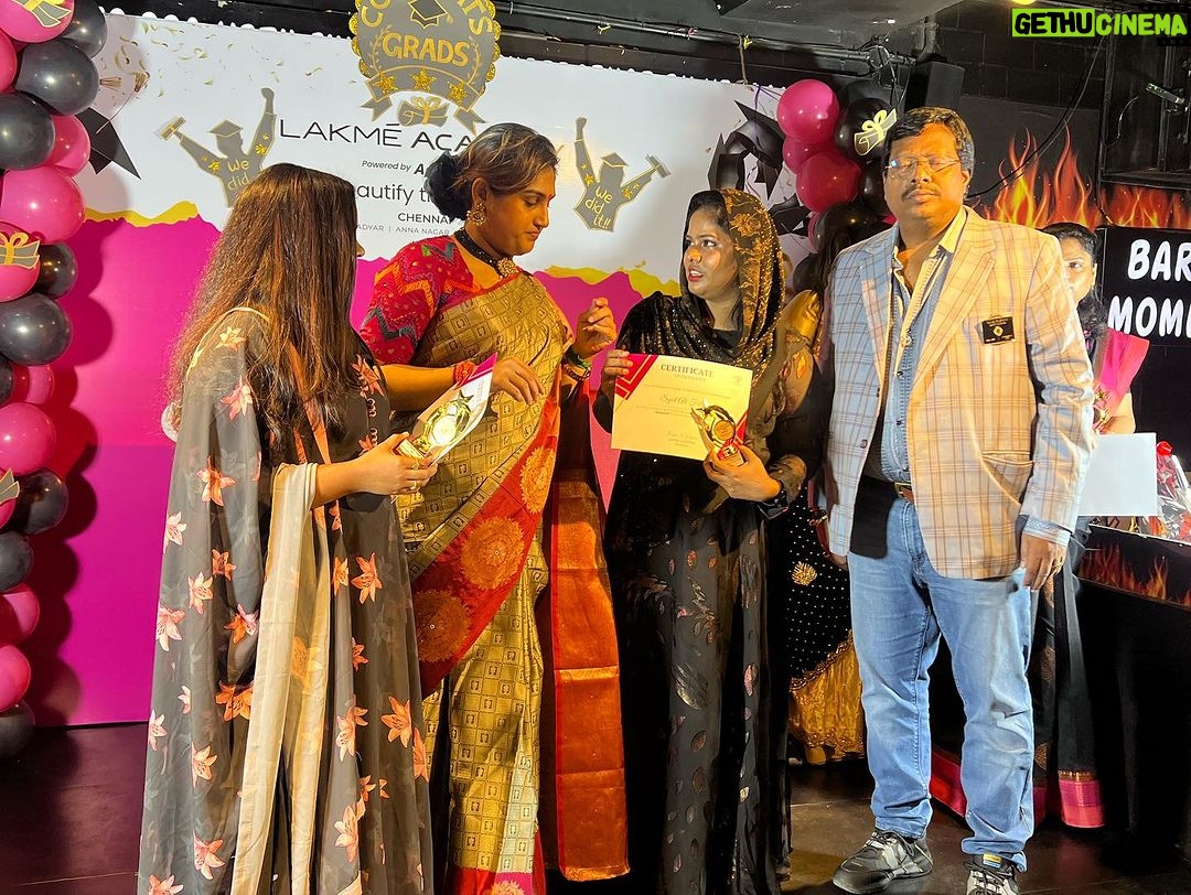 Vanitha Vijayakumar Instagram - @lakmeacademychennai convocation ceremony.. most beautiful profession.. most interesting art ..