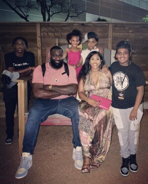 Vanity Alpough Instagram - I really enjoyed the show #Swagu&Perk!!! Thank you to everyone that came out and @winkndrinks with us over free food and drinks it was great turn out and we really appreciate the support at our first family and friends backyard party! Until next time✌🏽
WhyIsJZAlwaysInTheDamnPicture
#PhotoCred… @jadedabnn