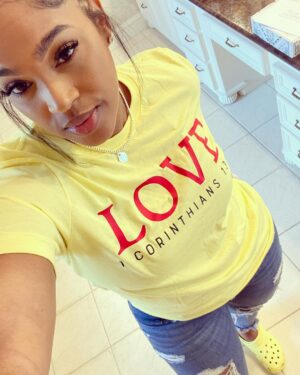 Vanity Alpough Instagram - Thank you to everyone for showing me so much Love for my Birthday this week! It cost nothing to be kind and the overflow of Love shown means everything to me!!! 

#CelebratingAllMonth
#CancerSeason♋️
#Tshirt @gemsofamasterpiece