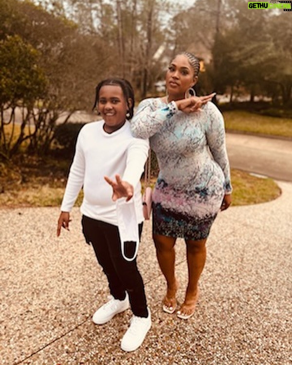 Vanity Alpough Instagram - My boys took me out on a date tonight while daddy is out of town but I had to do this baddie TikTok for Lobster….🤷🏽‍♀️ @kendrickperkins @kendrick.perkins.jr777 @kenxtonperkins