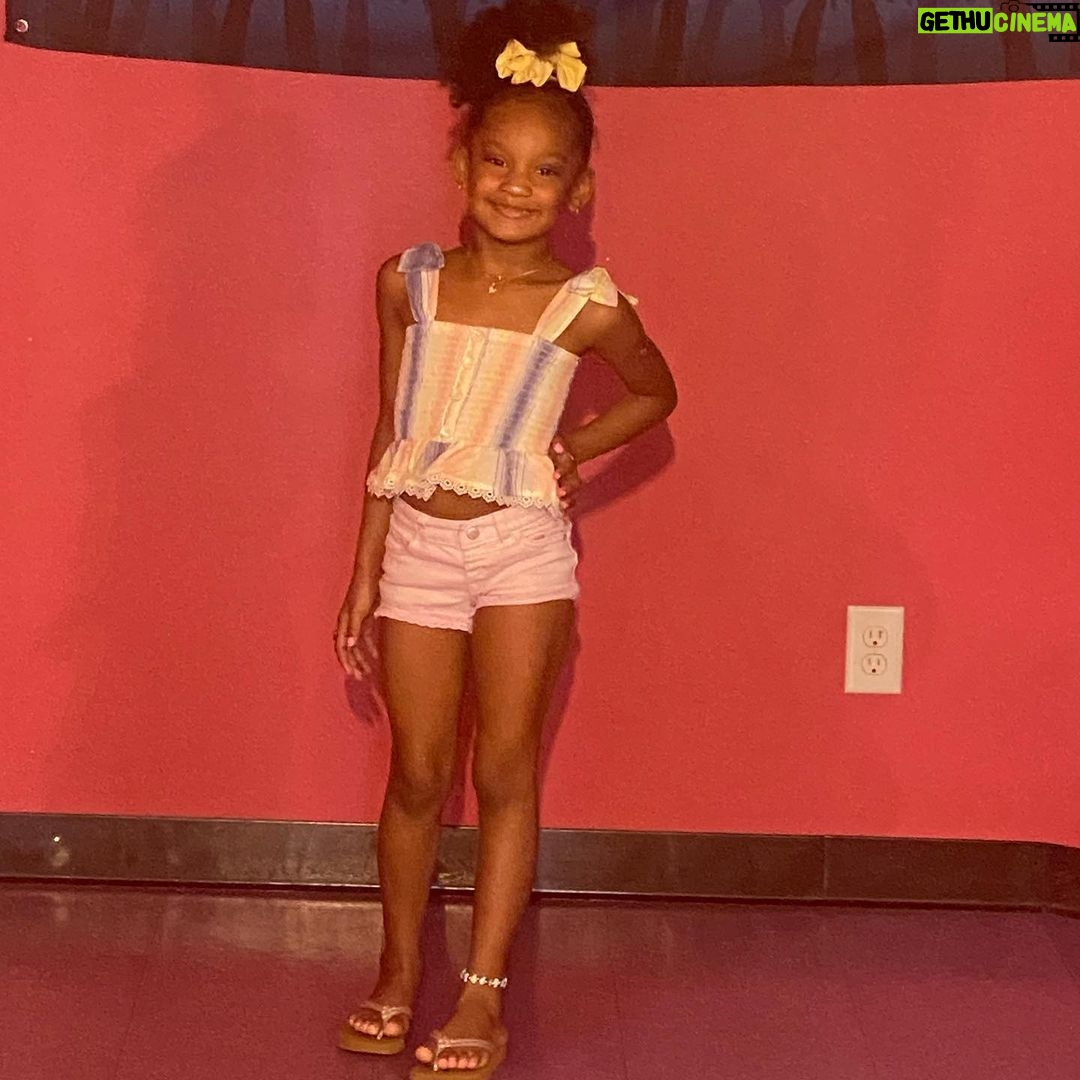 Vanity Alpough Instagram - I’m so obsessed with this little girl! 🎀Zoey Jo’Lii Perkins🎀 #MyGirl #Zoey&Me @ittakes2babies