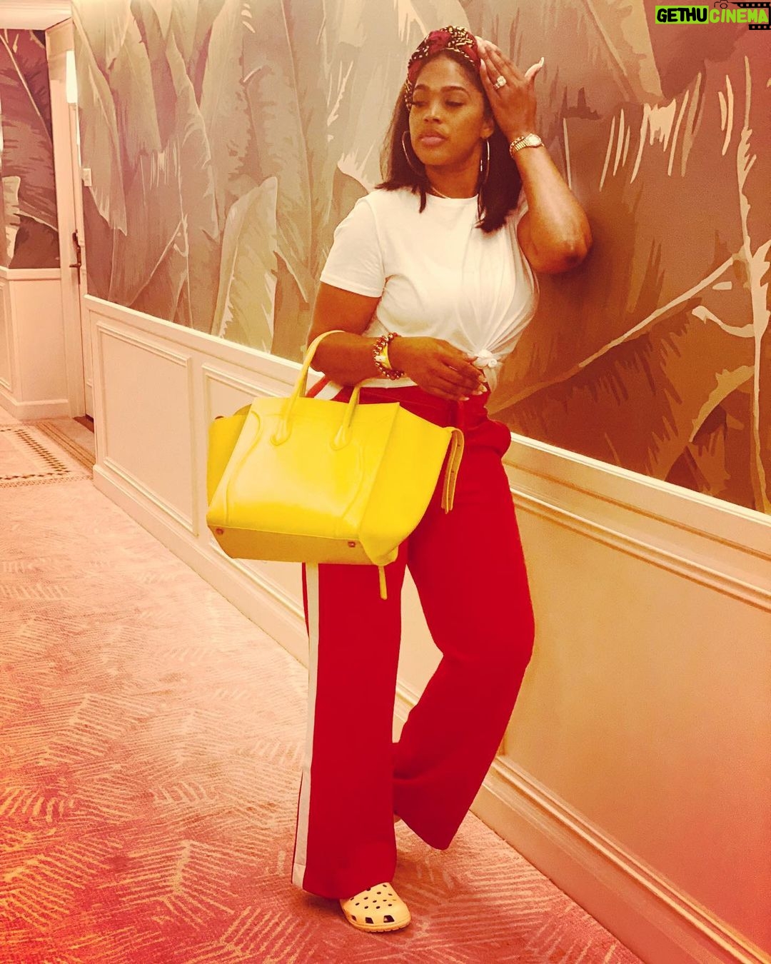 Vanity Alpough Instagram - Happy Juneteenth!🖤💛♥️ June 19, 1865 in Galveston Texas, enslaved African Americans were told they were free! 🗣 Freedom! Freedom! I can’t move Freedom cut me loose, I break chains all by myself, won’t let my freedom rot in hell! Im’a keep running cause a winner don’t quit on themselves✊🏾 West Palm Beach, Florida