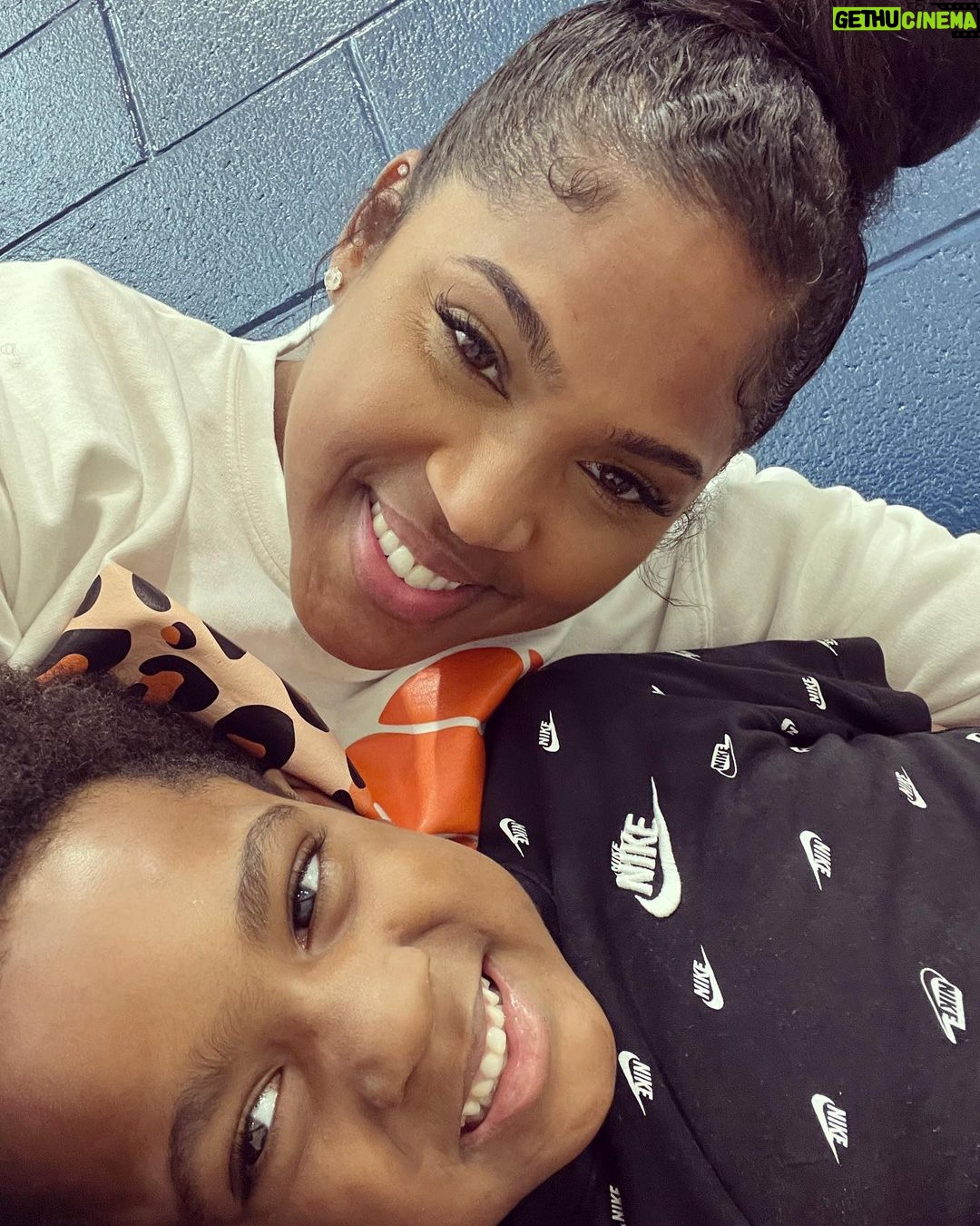 Vanity Alpough Instagram - Spending Saturday with my baby boy Karter🖤 He’s the coolest kid!!! @ittakes2babies