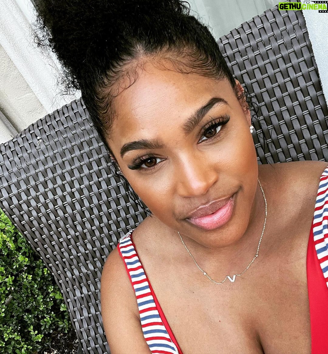 Vanity Alpough Instagram - Bae Watching the kids swim❣️