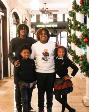 Vanity Alpough Instagram - Merry Christmas from The Perkins 
❤️❤️❤️❤️❤️❤️