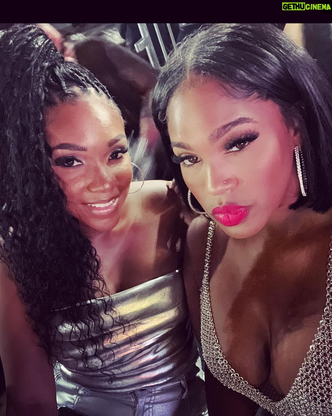 Vanity Alpough Instagram - What’s the 🐝 Hive without the V?
