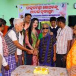 Varsha Priyadarshini Instagram – My Father was my best friend and greatest role model. He was an amazing father, guide, mentor and life coach. Papa even after all these years of your passing, your memories always guide me in the right path. Today, it was a very emotional moment for me to visit the Utkalmani Gopabandhu Old Age Home in Pandra of Bhubaneswar and give homage to my father with the inmates. I miss you PAPA