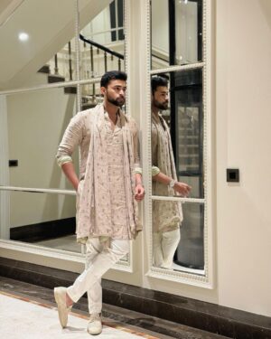 Varun Tej Instagram - ✨

Styled by - 
@ashwin_ash1 & @hassankhan_3 

Outfit - @kunalrawalofficial