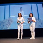Vera Kolodzig Instagram - Na semana passada tive a honra de apresentar o prémio INOVAÇÃO & IMPACTO AMBIENTAL realizado na 3ª Conferência do Lixo Marinho e Microplásticos, no Pavilhão do Conhecimento em Lisboa. A @etikwayofficial , criada por Lucie Gomes, é uma comunidade de designers e marcas de moda sustentáveis, que oferece um espaço físico e digital para o seu lançamento garantindo que todos os seus produtos são certificados por uma organização internacional que comprove que o modo de produção é mais sustentável. Foram mais de 70 candidaturas internacionais, com 17 finalistas que apresentaram projetos sustentáveis e inovadores durante o desfile. 3 designers foram premiados em Lisboa: 1º Lugar – Maria Baia 2º Lugar – Beatriz Loureiro 3º Lugar – Helen Heiman Muitos parabéns a todos os candidatos que participaram neste evento para a mudança de consciência. Cabe-nos a todos aprender a consumir menos e melhor, especialmente na indústria da moda. Be part of the change 👗🌱💚🤗 Pavilhão Do Conhecimento
