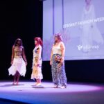 Vera Kolodzig Instagram - Na semana passada tive a honra de apresentar o prémio INOVAÇÃO & IMPACTO AMBIENTAL realizado na 3ª Conferência do Lixo Marinho e Microplásticos, no Pavilhão do Conhecimento em Lisboa. A @etikwayofficial , criada por Lucie Gomes, é uma comunidade de designers e marcas de moda sustentáveis, que oferece um espaço físico e digital para o seu lançamento garantindo que todos os seus produtos são certificados por uma organização internacional que comprove que o modo de produção é mais sustentável. Foram mais de 70 candidaturas internacionais, com 17 finalistas que apresentaram projetos sustentáveis e inovadores durante o desfile. 3 designers foram premiados em Lisboa: 1º Lugar – Maria Baia 2º Lugar – Beatriz Loureiro 3º Lugar – Helen Heiman Muitos parabéns a todos os candidatos que participaram neste evento para a mudança de consciência. Cabe-nos a todos aprender a consumir menos e melhor, especialmente na indústria da moda. Be part of the change 👗🌱💚🤗 Pavilhão Do Conhecimento