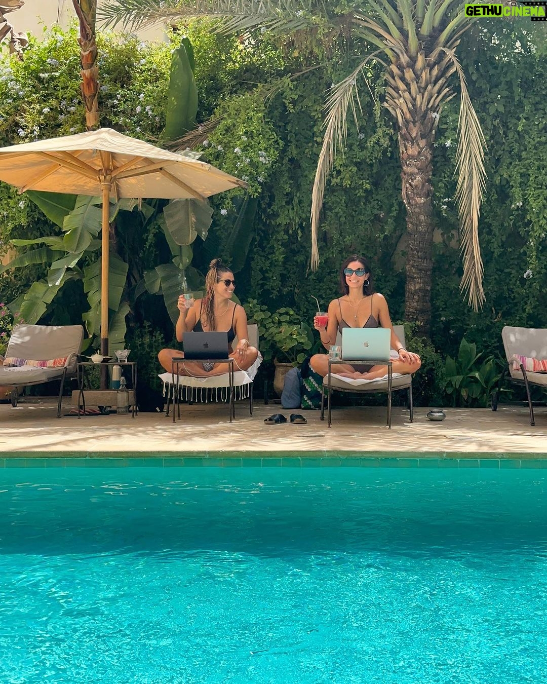 Vera Kolodzig Instagram - Dia 4: De volta ao escritório 😎😜 . . . #instatravel #morocco #fes #homeoffice #kologica #kologicaontheroad Riad Laaroussa
