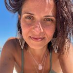 Vera Kolodzig Instagram - Apanhei o barco em Olhão com o Mateus e as minhas sobrinhas, e ouvi uma delas comentar com a outra “Já viste a nossa sorte? Nós conhecemos a ilha, temos uma casa e vimos cá todos os verões desde pequenas! Já imaginaste aquelas pessoas que nunca ouviram falar, nem nunca vieram à Ilha?” Somos uns sortudos, e mais sortudo é aquele que aprecia, reconhece e agradece aquilo que tem ❤️. . . . #ilhadaarmona #summer #summerholidays #feriasdeverao #verao #algarve #riaformosa #instatravel Ilha da Armona
