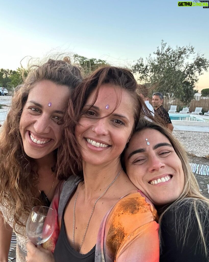 Vera Kolodzig Instagram - Sobre a amizade ❤️ . . . @mayabooth_ @joanakouprianoff @rirricarioca @joanasolnadoficial #weekend #countryside #friendship #nature #birthdayparty Grândola