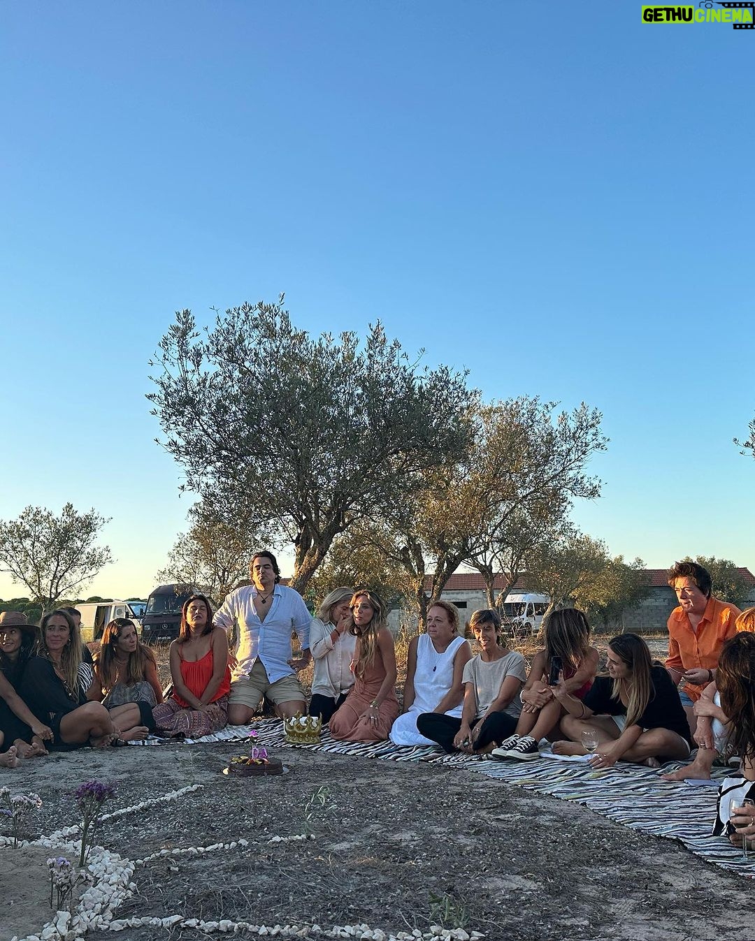 Vera Kolodzig Instagram - Sobre a amizade ❤️ . . . @mayabooth_ @joanakouprianoff @rirricarioca @joanasolnadoficial #weekend #countryside #friendship #nature #birthdayparty Grândola