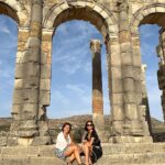 Vera Kolodzig Instagram – Dia 6: Volubilis
Nunca fui ao Templo de Diana em Évora, mas já fui às ruínas romanas em Marrocos 🫣
.
.
.
#morocco #roadtrip #volubilis #meknes #romanruins #ruinasromanas