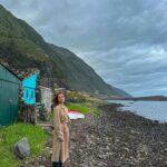 Vera Kolodzig Instagram - Mais uma para a minha bucket list: agora que já passei o dia, quero passar pelo menos uma noite na Fajã de Santo Cristo na Ilha de São Jorge nos Açores. ❤️ . . . #acores #ilhadesaojorge #fajadesantocristo #azores #visitazores #bucketlist #lifegoals #natureza #belezanatural Fajã Da Caldeira De Santo Cristo, Azores, Portugal