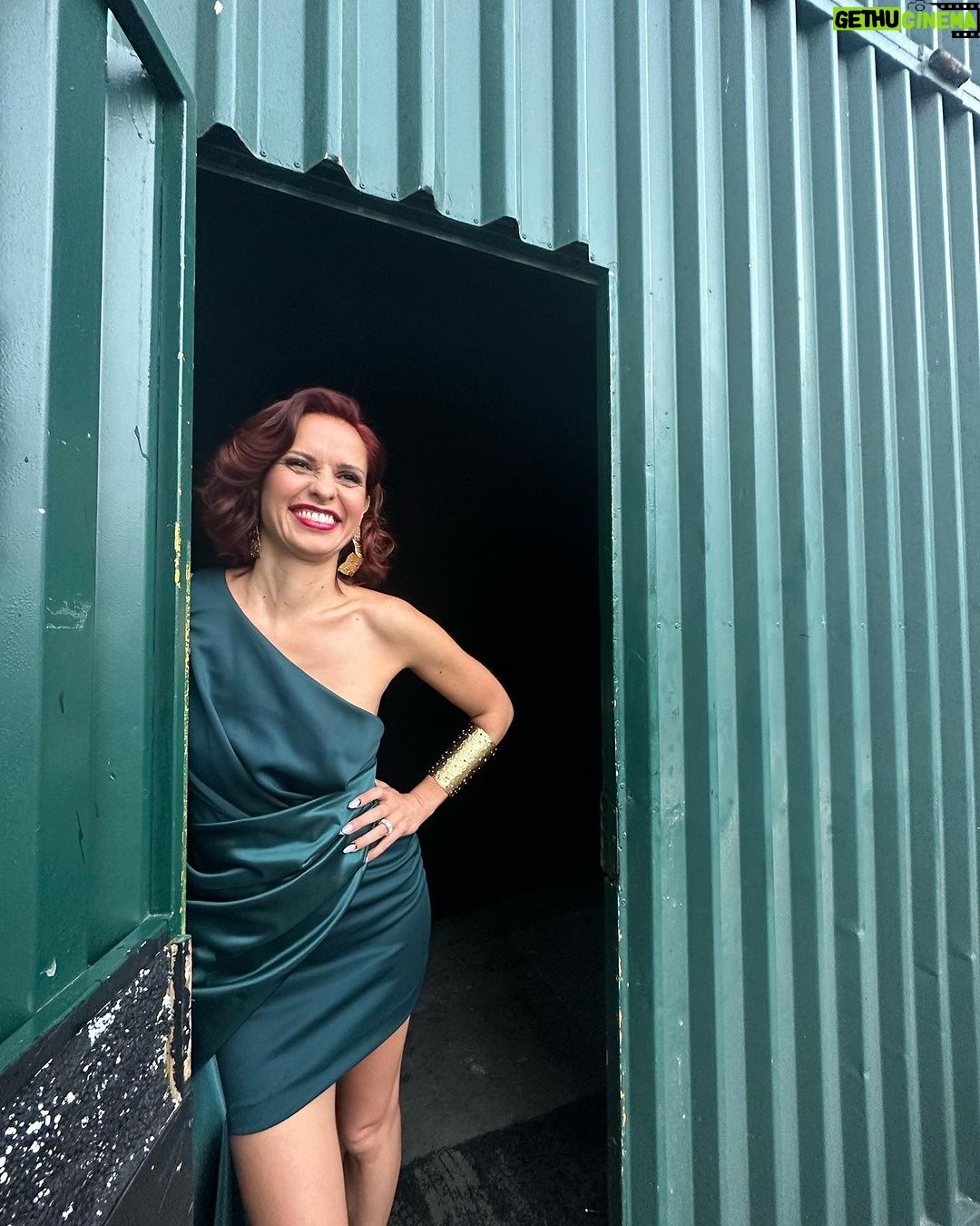 Vera Kolodzig Instagram - Sábado à porta do Clube. 📸: @pat.sequeira . . . #saturday #sabadotambemédia #oclube #shooting #photooftheday