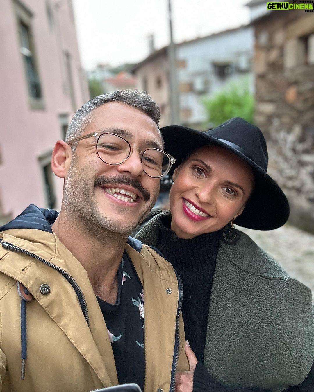 Vera Kolodzig Instagram - Andamos a gravar o @missaoportugues , mas este é 50% brasileiro 🤣. @chicorodrigues . . . #missao100portugues #friendship #amizade #shineiberia #gravacoes #família #equipa