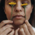 Vera Kolodzig Instagram - “A beleza está nos olhos de quem a vê”. 📸: @pedroluzelobos . . . #beleza #fotografia #photoshoot #natureza #flores