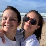 Vera Kolodzig Instagram – Dia 1: um mergulho, uma amiga e uma carteira perdida na praia 🤣 Início perfeito 🙌🥰
.
.
.
#dia1 #2024 #praiadoguincho #cascais #primeiromergulho 
P.S.: Se vier um cartão do cidadão dar à costa, enviem-me MP Praia Do Guincho