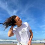 Vera Kolodzig Instagram – Dia 1: um mergulho, uma amiga e uma carteira perdida na praia 🤣 Início perfeito 🙌🥰
.
.
.
#dia1 #2024 #praiadoguincho #cascais #primeiromergulho 
P.S.: Se vier um cartão do cidadão dar à costa, enviem-me MP Praia Do Guincho
