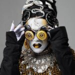 Vermelha Noir Instagram – 😱 VERMELHACE 😱 
Ball de novelas mexicanas 
Para esta pasarela me he inspirado en la historias de dos personas muy importantes en mi vida:

Después de unos años, ella es encontrada por una mujer que resulta ser su verdadera madre quien la dió a una de sus criadas en un momento de incertidumbre, 
Decide ayudarla poco a poco a darse cuenta de quién era ella realmente y la guío en su camino para poder llegar a convertirse en la mujer que quería y ¿qué creen?… Lo logra, aunque ahora se encuentra rodeada de lujos y excentricidad, ella usa siempre alta moda y todos los accesorios (hombres) que ella desee, sin embargo en el mundo donde ella se encuentra, muy pocos saben de su pasado y buscarán tratar de hacerla sentir menos o aprovecharse de ello para tirarla…

Descubre el final de esta historia en el siguiente post
 
.
Fotografía y dirección C 
@edith.rodriguez_photography 
Asistencia @gi__sixx @alelujan.ren 
Edición @maneoseafufus
Nail art: @jewelry___nails
Dress: @gonzaaloyola
Peinado @delga_dez y @wigsbydavis
Joyería @ghelguera
Makeup & styling: Vermelha Noir
Diseño de VERMELHACE @eddiebuja_ilustrador 
.
💄 PRODUCTOS 💄
⚪Base : Corrector blanco de veronica
🖤 Contour: @bodypaintbykj
👁️ Ojos y contour : @jeffreestarcosmetics @morphe2 @jamescharles
.
#fashion #drag #gay#art #makeup #lgbt #photograph #instagay #dragqueen #rpdr #rupauldragsrace #instadrag #dragrace#lgbtq #queen # #dragmakeup #instagay ##dragqueyensoyfinstagram #gayboy #dragqueenmakeup #fashion #fashiondesigner  #makeupartist #style #art #localqueen #dragartistsofcolor El Campanario, Queretaro