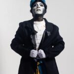 Vermelha Noir Instagram – Ball de novelas mexicanas
Para esta pasarela tenía pensado realizar vestuarios inspirados en las historias de dos personas muy importantes en mi vida y comienza así:
Un niño hijo de un ferrocarrilero, cuya madre murió cuando el era muy joven, un día entre algunas piezas de basura encuentra un saco el cual lo usa en un inicio para cubrirse totalmente hasta que poco a poco comienza a usarlo como falda, sabiéndose desde corta edad que el, realmente, no siempre ha encajado en el lugar o mejor dicho, en el cuerpo que el se encuentra… Así que este es el comienzo para que no el, sino ella, cumpla sus metas y sus más grandes anhelos.
En el siguiente post seguirá el resto de esta historia…
.
Fotografía y dirección C
@edith.rodriguez_photography
Asistencia @gi__sixx
Edición @maneoseafufus
Nail art: @jewelry___nails
Dress: @gonzaaloyola
Peinado: @astrid.the.kween
Makeup & styling: Vermelha Noir
.
💄 PRODUCTOS 💄
⚪Base : Corrector blanco de veronica
🖤 Contour: @bodypaintbykj
👁️ Ojos y contour : @jeffreestarcosmetics @morphe2 @jamescharles
.
#fashion #drag #gay#art #makeup #lgbt #photograph #instagay #dragqueen #rpdr #rupauldragsrace #instadrag #dragrace#lgbtq #queen # #dragmakeup #instagay ##dragqueyensoyfinstagram #gayboy #dragqueenmakeup #fashion #fashiondesigner #makeupartist #style #art #localqueen #dragartistsofcolor Queretaro