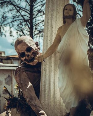 Vermelha Noir Instagram - 🌪️Las momias de Guanajuato🌪️
Son un conjunto de cuerpos momificados naturalmente, las cuales han sido descubiertas después de la exhumación en tumbas del panteón de la ciudad de Guanajuato.
 Siendo actualmente una de las mayores atracciones turísticas de ese estado mexicano, las momias son exhibidas en el Museo de las Momias de Guanajuato. En la actualidad son más de cien las momias que forman parte del inventario del museo. Cuenta con una exhibición temática que anualmente atrae cientos de miles de visitantes
.
Fotografía y dirección C 
@farrell14
Momia de cartonería @nadie_nadie_nunca
Asistencia
Nail art: @jewelry___nails
Dress: @emmanuelvictoriaatelier
Prostético @enriquestradafx 
Calva @trax.torno.x
Makeup & styling: Vermelha Noir
.
💄 PRODUCTOS 💄
⚪Base : Beauty creations 
👁️ Ojos y contour : @jeffreestarcosmetics @morphe2 @jamescharles
.
#fashion #drag #gay#art #makeup #lgbt #photograph #instagay #dragqueen #rpdr #rupauldragsrace #instadrag #dragrace#lgbtq #queen # #dragmakeup #instagay ##dragqueyensoyfinstagram #gayboy #dragqueenmakeup #fashion #fashiondesigner  #makeupartist #style #art #localqueen #dragartistsofcolor