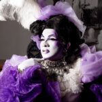 Vermelha Noir Instagram – 💜 La Belle Otero 💜

Es una película dramática histórica franco-italiana de 1954 dirigida por Richard Pottier y protagonizada por María Félix , Jacques Berthier y Louis Seigner . Se basa en la historia de la bailarina y cortesana española del siglo XIX Caroline Otéro . El rodaje tuvo lugar en los Estudios Joinville y los Estudios Saint-Maurice de París . Fue filmado en  Eastmancolor . Los decorados de la película fueron diseñados por el director de arte. Roberto Gys.

Look realizado inspirado en uno de los vestuarios utilizados en esta película con respeto y admiración a la Doña y como una carta lavandosa de amor a quienes me apoyan en todo momento de mi vida y decirles que el viaje no termina aquí, pq no olvidemos que existen los All Stars y los VS the World KHEEEEEE 

Su queretana de mundo para el mundo les quiere e invita a apoyar a mis hermanas que siguen en la competencia en vez de seguir fomentando el odio y apreciar cada momento que tenemos en esta vida.
.
Fotografía y dirección C
@antonioguzgo
Asistente: @boygeorgesalazar
Vestuario: @emmanuelvictoriaatelier
Abrigo @hm
@iris.apfel 
Peinado: @astrid.the.kween
Nail art: @jewelry___nails
Joyería: @ghelguera
Makeup & styling: Vermelha Noir
.
💄 PRODUCTOS 💄
⚪Base : Corrector blanco de Verónica
👁️ Ojos y contour : @jeffreestarcosmetics
⚫Delineador y cejas
@guerlain
🖤 Labios @jeffreestarcosmetics
⬛ Enmarcado Lavanda Veronica 
.
#fashion #drag #gay#art #makeup #lgbt
#photograph #instagay #dragqueen #rpdr #rupauldragsrace #instadrag #dragrace#lgbtq #queen # #dragmakeup #instagay ##dragqueyensoyfinstagram #gayboy #dragqueenmakeup #fashion #fashiondesigner #makeupartist #style #art #localqueen #dragartist #mariafelix #labelleotero