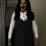 Vermelha Noir Instagram – 😀 Howdy!!! Seems that someone’s inside your house… I think it’s time to meet your new friend 😀

Look inspired by the recent trend of #uncannyvalley

En la estética, el valle inquietante —del inglés uncanny valley— es una hipótesis en el campo de la robótica y animación por computadora en 3D que afirma que cuando las réplicas antropomórficas se acercan en exceso a la apariencia y comportamiento de un ser humano real, causan una respuesta de rechazo entre los observadores humanos. El «valle» en cuestión es una inclinación en un gráfico propuesto, que mide la positividad de la reacción de las personas según el parecido humano del robot.

📸/Edit @alelujan.ren
#makeup & #styling /me

#analoguehorror #intruder
#dragqueen #dragqueenedit #dragmexicana #dragqueenmexico #dragmexicano #dragqueenart #localdrag #localqueen #mexicandragqueen #mexicandrag #dragqueenlife  #gaypride #queer #editorial  #lgbt #uncanny #valley #horror Safe at Home