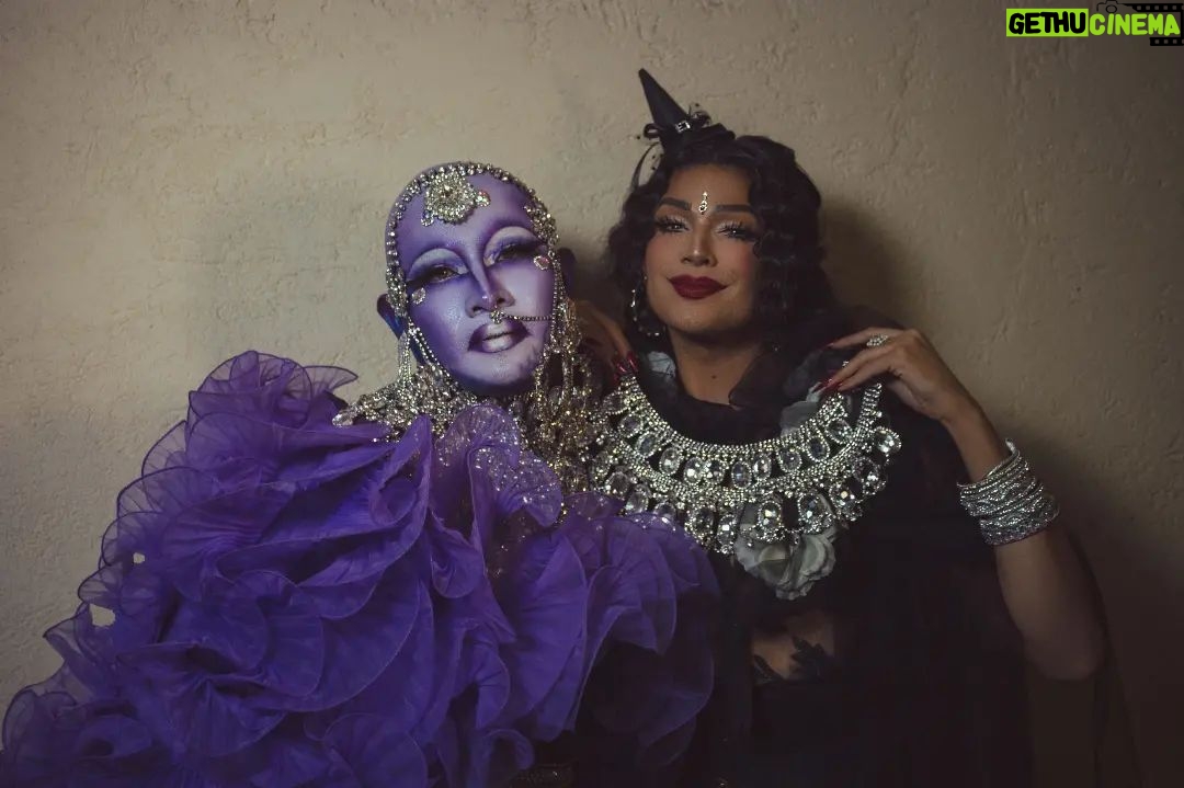 Vermelha Noir Instagram - 💜💎 One time @allaboutvalentina told me I was glamourous... It was AWESOME💎💜 That day was such a fantasy meeting this DIOSA, thank you so much for your words and time @allaboutvalentina You are such a sweet soul 💜 Gracias a @dua_pop @ninoska_min @pichardo_drag por esta experiencia uwu no puedo esperar a ir a Puebla de regreso 🖤 @antonioguzgo neta muchas gracias por tu tiempo y por poder venir a realizar este bonito momento junto con tu primo uwu @jewelry___nails por ayudarme a hechizar el gran ofni y por ser un gran soporte en este camino del transformismo ayke . Fotografía y dirección C @antonioguzgo Asistencia @boygeorgesalazar Nail art: @jewelry___nails Joyería @ghelguera Dress: @hm @iris.apfel (gracias a @paccodelacueva por esta prenda) Boots @aviescmx Prostético @trax.torno.x Makeup & styling: Vermelha Noir . 💄 PRODUCTOS 💄 ⚪Base : Corrector morado de Verónica 👁️ Ojos y contour : @jeffreestarcosmetics @morphe2 @jamescharles ⚫Delineador @guerlain @natural_girl_oficial 🖤 Labios @lancomeofficial ⬛ Enmarcado @bodypaintbykj . #fashion #drag #gay#art #makeup #lgbt #photograph #instagay #dragqueen #rpdr #rupauldragsrace #instadrag #dragrace#lgbtq #queen # #dragmakeup #instagay ##dragqueyensoyfinstagram #gayboy #dragqueenmakeup #fashion #fashiondesigner #makeupartist #style #art #localqueen #dragartist #bejewelled #lavenderhaze #lavender Puebla City