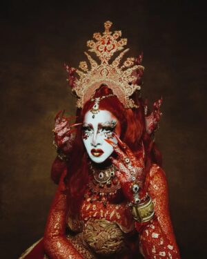 Vermelha Noir Instagram - 🕌 Mística pero picante 🕌

Fotografía y dirección C
@jonathanarroyo.mx
Vestuario: @emmanuelvictoriaatelier
Peinado: @
Nail art: @jewelry___nails
Joyería: @ghelguera
Makeup & styling: Vermelha Noir 

.
💄 PRODUCTOS 💄
⚪Base : Corrector blanco de Verónica
👁️ Ojos y contour : @jeffreestarcosmetics
⚫Delineador y cejas
@guerlain
🖤 Labios @maccosmetics_mex
⬛ Enmarcado @bodypaintbykj
.
#fashion #drag #gay#art #makeup #lgbt 
 #photograph #instagay #dragqueen #rpdr #rupauldragsrace #instadrag #dragrace#lgbtq #queen # #dragmakeup #instagay ##dragqueyensoyfinstagram #gayboy #dragqueenmakeup #fashion #fashiondesigner #makeupartist #style #art #localqueen #dragartist #religion #virgin #unholyblood