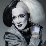 Vermelha Noir Instagram - ⬛ La emperatriz de mi vida ⬛ Después de tantos intentos de relaciones fallidas y altas traiciones que terminaron en infortunados accidentes de causas "desconocidas" en la carretera a las 3 de la mañana... Y 5 herencias monetarias y propiedades, esta mujer decidió enterrar lo más bueno de su ser cada que la situación lo amerita y nada ni nadie la va a detener de obtener lo que la vida le ha arrebatado... Ella ya sabe lo que es amar a un hombre... Pero eso sale sobrando cuando se ama más a si misma... Y al poder y las joyas.... Obvio . Fotografía y dirección C @edith.rodriguez_photography Asistencia @gi__sixx @alelujan.ren Edición @maneoseafufus Nail art: @jewelry___nails Dress: @gonzaaloyola Peinado @astrid.the.kween Restauración @argennisdragqueen y @wigsbydavis Joyería @ghelguera Makeup & styling: Vermelha Noir . 💄 PRODUCTOS 💄 ⚪Base : Corrector blanco de veronica 🖤 Contour: @bodypaintbykj 👁️ Ojos y contour : @jeffreestarcosmetics @morphe2 @jamescharles . #fashion #drag #gay#art #makeup #lgbt #photograph #instagay #dragqueen #rpdr #rupauldragsrace #instadrag #dragrace#lgbtq #queen # #dragmakeup #instagay ##dragqueyensoyfinstagram #gayboy #dragqueenmakeup #fashion #fashiondesigner #makeupartist #style #art #localqueen #dragartistsofcolor Jardines del Pedregal