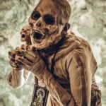 Vermelha Noir Instagram – 🌪️Las momias de Guanajuato🌪️
Son un conjunto de cuerpos momificados naturalmente, las cuales han sido descubiertas después de la exhumación en tumbas del panteón de la ciudad de Guanajuato.
 Siendo actualmente una de las mayores atracciones turísticas de ese estado mexicano, las momias son exhibidas en el Museo de las Momias de Guanajuato. En la actualidad son más de cien las momias que forman parte del inventario del museo. Cuenta con una exhibición temática que anualmente atrae cientos de miles de visitantes
.
Fotografía y dirección C 
@farrell14
Momia de cartonería @nadie_nadie_nunca
Asistencia
Nail art: @jewelry___nails
Dress: @emmanuelvictoriaatelier
Prostético @enriquestradafx 
Calva @trax.torno.x
Makeup & styling: Vermelha Noir
.
💄 PRODUCTOS 💄
⚪Base : Beauty creations 
👁️ Ojos y contour : @jeffreestarcosmetics @morphe2 @jamescharles
.
#fashion #drag #gay#art #makeup #lgbt #photograph #instagay #dragqueen #rpdr #rupauldragsrace #instadrag #dragrace#lgbtq #queen # #dragmakeup #instagay ##dragqueyensoyfinstagram #gayboy #dragqueenmakeup #fashion #fashiondesigner  #makeupartist #style #art #localqueen #dragartistsofcolor Guanajuato, Gto.