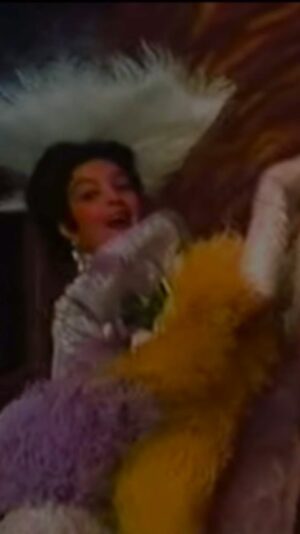 Vermelha Noir Instagram - 💜 La Belle Otero 💜

Es una película dramática histórica franco-italiana de 1954 dirigida por Richard Pottier y protagonizada por María Félix , Jacques Berthier y Louis Seigner . Se basa en la historia de la bailarina y cortesana española del siglo XIX Caroline Otéro . El rodaje tuvo lugar en los Estudios Joinville y los Estudios Saint-Maurice de París . Fue filmado en  Eastmancolor . Los decorados de la película fueron diseñados por el director de arte. Roberto Gys.

Look realizado inspirado en uno de los vestuarios utilizados en esta película con respeto y admiración a la Doña y como una carta lavandosa de amor a quienes me apoyan en todo momento de mi vida y decirles que el viaje no termina aquí, pq no olvidemos que existen los All Stars y los VS the World KHEEEEEE 

Su queretana de mundo para el mundo les quiere e invita a apoyar a mis hermanas que siguen en la competencia en vez de seguir fomentando el odio y apreciar cada momento que tenemos en esta vida.
.
Fotografía y dirección C
@antonioguzgo
Asistente: @boygeorgesalazar
Vestuario: @emmanuelvictoriaatelier
Abrigo @hm
@iris.apfel 
Peinado: @astrid.the.kween
Nail art: @jewelry___nails
Joyería: @ghelguera
Makeup & styling: Vermelha Noir
.
💄 PRODUCTOS 💄
⚪Base : Corrector blanco de Verónica
👁️ Ojos y contour : @jeffreestarcosmetics
⚫Delineador y cejas
@guerlain
🖤 Labios @jeffreestarcosmetics
⬛ Enmarcado Lavanda Veronica 
.
#fashion #drag #gay#art #makeup #lgbt
#photograph #instagay #dragqueen #rpdr #rupauldragsrace #instadrag #dragrace#lgbtq #queen # #dragmakeup #instagay ##dragqueyensoyfinstagram #gayboy #dragqueenmakeup #fashion #fashiondesigner #makeupartist #style #art #localqueen #dragartist #mariafelix #labelleotero