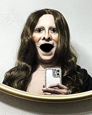 Vermelha Noir Instagram - 😀 Howdy!!! Seems that someone’s inside your house… I think it’s time to meet your new friend 😀

Look inspired by the recent trend of #uncannyvalley

En la estética, el valle inquietante —del inglés uncanny valley— es una hipótesis en el campo de la robótica y animación por computadora en 3D que afirma que cuando las réplicas antropomórficas se acercan en exceso a la apariencia y comportamiento de un ser humano real, causan una respuesta de rechazo entre los observadores humanos. El «valle» en cuestión es una inclinación en un gráfico propuesto, que mide la positividad de la reacción de las personas según el parecido humano del robot.

📸/Edit @alelujan.ren
#makeup & #styling /me

#analoguehorror #intruder
#dragqueen #dragqueenedit #dragmexicana #dragqueenmexico #dragmexicano #dragqueenart #localdrag #localqueen #mexicandragqueen #mexicandrag #dragqueenlife  #gaypride #queer #editorial  #lgbt #uncanny #valley #horror