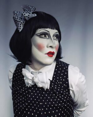 Vermelha Noir Instagram - 👁️ 私たちはひどいです 👁️

Inspirado en el arte de Suehiro Maruo 
.
 Fotografía y dirección C @antonioguzgo 
Makeup, & styling: @braulio8000 @vermelhanoir 
.
 #fashion #drag #gay#art #makeup #lgbt #photograph #instagay #dragqueen #rpdr #rupauldragsrace #instadrag #dragrace#lgbtq #queen # #dragmakeup #instagay #dragqueyensoyfinstagram #gayboy #dragqueenmakeup #fashion #fashiondesigner #makeupartist #style #art #localqueen #dragartist #drmx #lmd
