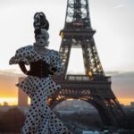 Vermelha Noir Instagram - 🇫🇷 C’est impossible de ne pas tomber amoureux de Paris 🇫🇷 Una experiencia bella gracias a @picnic_paris por hacer estas fotos increíbles 🖤 Este año regresamos a Paris y otros lugares de Europa con ADVENTOUR travel uwu 19 dias en tour, vuelos, hospedaje y desayunos incluidos. Mándame DM si te interesa UwU o para mayores informes al . Fotografía y dirección C @picnic_paris Wig @isaacklira Accesorios @ghelguera Vestuario: @yosoyhasen Makeup & styling: Vermelha . 💄 PRODUCTOS 🔴Base: Blanco de Verónica 🖤Sombras: Cremated from @jeffreestarcosmetics ⚫Delineador y cejas @natural_girl_oficial #fashion #drag #gay#art #makeup #lgbt #photograph #instagay #dragqueen #rpdr #rupauldragsrace #instadrag #dragrace#lgbtq #queen # #dragmakeup #instagay ##dragqueyensoyfinstagram #gayboy #dragqueenmakeup #fashion #fashiondesigner #makeupartist #style #art #localqueen #dragartist #drmx #parisien #france Paris,France