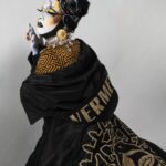 Vermelha Noir Instagram – 😱 VERMELHACE 😱 
Ball de novelas mexicanas 
Para esta pasarela me he inspirado en la historias de dos personas muy importantes en mi vida:

Después de unos años, ella es encontrada por una mujer que resulta ser su verdadera madre quien la dió a una de sus criadas en un momento de incertidumbre, 
Decide ayudarla poco a poco a darse cuenta de quién era ella realmente y la guío en su camino para poder llegar a convertirse en la mujer que quería y ¿qué creen?… Lo logra, aunque ahora se encuentra rodeada de lujos y excentricidad, ella usa siempre alta moda y todos los accesorios (hombres) que ella desee, sin embargo en el mundo donde ella se encuentra, muy pocos saben de su pasado y buscarán tratar de hacerla sentir menos o aprovecharse de ello para tirarla…

Descubre el final de esta historia en el siguiente post
 
.
Fotografía y dirección C 
@edith.rodriguez_photography 
Asistencia @gi__sixx @alelujan.ren 
Edición @maneoseafufus
Nail art: @jewelry___nails
Dress: @gonzaaloyola
Peinado @delga_dez y @wigsbydavis
Joyería @ghelguera
Makeup & styling: Vermelha Noir
Diseño de VERMELHACE @eddiebuja_ilustrador 
.
💄 PRODUCTOS 💄
⚪Base : Corrector blanco de veronica
🖤 Contour: @bodypaintbykj
👁️ Ojos y contour : @jeffreestarcosmetics @morphe2 @jamescharles
.
#fashion #drag #gay#art #makeup #lgbt #photograph #instagay #dragqueen #rpdr #rupauldragsrace #instadrag #dragrace#lgbtq #queen # #dragmakeup #instagay ##dragqueyensoyfinstagram #gayboy #dragqueenmakeup #fashion #fashiondesigner  #makeupartist #style #art #localqueen #dragartistsofcolor El Campanario, Queretaro