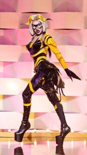 Vespi Instagram - 🐝 VESPIDAE 🐝
The superhero who fights the patriarchy with her stinger ⚡️
———

✂️ @gillesask
💇‍♀️ @wigbys

———

Did you know that only female wasps have stingers ?

#dragrace #dragracefrance  #rupaulsdragrace #teamvespi #teamvespiche #vespi #drag #dragqueen #rpdr