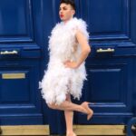 Vespi Instagram - ✨🪽DÉMESURE COUTURE 🪽✨ —- 📸 @thefrenchbeautyboy 💇‍♀️ @anethablack 🪡 @anethablack (w/ @_.pv.fav ) 🪶 @maison_rd ✂️ @nona_source ——- Pour cette tenue j’ai voulus autant montrer la démesure que la Couture, la Haute Couture. Tout naturellement je me suis tournée vers ma chère @anethablack qui a les mains les plus exceptionnelles de Paris 🤌🏻 Ensemble on as créé cette tenue aux manches XXL entièrement plumées. Les plumes proviennent pour la plupart d’une de mes premières tenue en drag/clubkid il y a 5 ans avant même la naissance de Vespi. Et les autres proviennent de chez @maison_rd Cette tenue me rappelle l’évolution de mon art et comment j’ai pris mon envole dans ce monde, comme quoi avec des grands rêves, quelques plumes et les bonnes personnes; on arrive à de grandes choses ☺️✨ ——- For this outfit I wanted to show excess as much as Couture, Haute Couture. Quite naturally I turned to my dear @anethablack who has the most exceptional hands in Paris 🤌🏻 Together we created this outfit with fully feathered XXL sleeves. The feathers mostly come from one of my first drag/clubkid outfits 5 years ago before Vespi was even born. And the others come from @maison_rd This outfit reminds me of the evolution of my art and how I took off in this world, like what with big dreams, a few feathers and the right people; we achieve great things ☺️✨ —— #dragrace #dragracefrance #rupaulsdragrace #teamvespi #teamvespiche #vespi #drag #dragqueen #rpdr Les Jardins de la Fontaine
