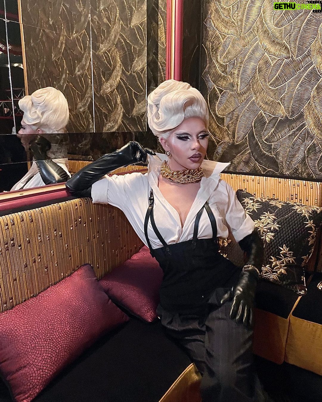 Vespi Instagram - PRESS DAY pour VESPICHE et tout le cast de @dragrace_france au @paradislatin Wigs by @sheinaratanjabi Piche porte du @weinsanto Et moi du @jeanpaulgaultier Première photo prise par @moondragqueen ✨ Seconde photo prise par @julesfaure 🤍 Merci encore @dragrace_france pour ces belles opportunités 🥺 Paradis Latin