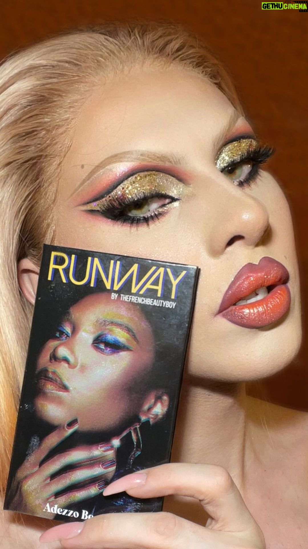 Vespi Instagram - TUTO RUNWAY đ Je vous montre Ă©tapes par Ă©tapes comment je rĂ©alise mon maquillage « Go to » avec la palette RUNWAY dâ @adezzo_beauty en collaboration avec @thefrenchbeautyboy dont je suis lâĂ©gĂ©rie âš En plus de la palette jâai utilisĂ© la base Ă paillette et le liner Epic Ink de chez @nyxcosmetics_france Les paillettes « Runway » et « NeferSissi » de chez @sisilapaillette NâhĂ©sitez pas Ă me taguer si vous recrĂ©ez mon maquillage đđ