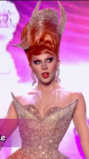 Vespi Instagram - Petit look discret et confortable pour la finale de @dragrace_france ✨

Full look wig and dress by my amazing friend @anethablack 🤌🏻✨

Wait until the end 🤭

——

#dragrace #dragracefrance  #rupaulsdragrace #teamvespi #teamvespiche #vespi #drag #dragqueen #rpdr