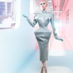 Vespi Instagram - 🤖💎 FUTURISTIC CHIC 💎🤖 —— Tenue @anethablack / @monsieurmax_ Photo et retouche @thefrenchbeautyboy @cyrilpulizzi.photographe Création 3D @cwcn_design Pose faux crâne @thomykmakeup Matière @nona_source Casque par @capu_dmlhn Boucle d’oreille par moi ——- Pour ce défilé j’ai travaillé avec @anethablack sur le concept d’une combinaison auto-suffisante dans un futur où l’eau et l’air ne serait pas accessible à tous.tes et que chaque être humain aurais besoin d’avoir sur lui son propre air et sa propre eau pour subsister. Cette robe aux lignes extrêmes et géométriques en jersey enduit protège donc la peau, contient des poches d’eau dans les hanches, un casque pour l’oxygène et donne une silhouette i-conique parce que même dans le futur on veut être snatched ! Évidemment référence à Barbie dans la colorimétrie et pour pousser le concept futuriste encore plus loin Chad et Cyril on travaillés avec @cwcn_design pour créer entièrement un décor à l’aide de logiciels 3D. Merci encore à @thomykmakeup pour l’installation du faux crâne ! ——- For this runway I worked with @anethablack on the concept of a self-sufficient wetsuit in a future where water and air would not be accessible to all and that every human being would need to have on hand. him his own air and his own water to subsist. This dress with extreme and geometric lines in coated jersey therefore protects the skin, contains pockets of water in the hips, a helmet for oxygen and gives an i-conical silhouette because even in the future we want to be snatched! Obviously a reference to Barbie in the colorimetry and to push the futuristic concept even further Chad and Cyril worked with @cwcn_design to create a set entirely using 3D software. Thanks again to @thomykmakeup for the installation of the fake skull! —— #dragrace #dragracefrance #rupaulsdragrace #teamvespi #teamvespiche #vespi #drag #dragqueen #rpdr Futur
