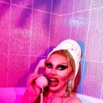 Vespi Instagram - LA MORT AU BOUT DU FIST 📞 J’ai eu tellement peur que j’ai fait vespipi dans la baignoire 😰 📸 @julesfaure 🖐️ @guillaumesweethomme ——- #dragrace #dragracefrance #rupaulsdragrace #teamvespi #teamvespiche #vespi #drag #dragqueen #rpdr #halloween #halloween2k23