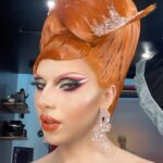 Vespi Instagram - DRAGNIFIQUE 🧡🩷💜 Dress and hair @anethablack Picture @atelier_flipeau & @thefrenchbeautyboy —- Et voici mon dernier look pour @dragrace 🥲 aka la robe parapluie aka l’égérie @instagram Pour cette dernière tenue j’ai décidé que le confort était pour les laides et donc de partir sur une robe rigide, ultra cintrée à la taille et aux chevilles, très lourde,… mais incroyable non ? @anethablack est simplement une magicienne pour avoir réussis à créer cette sublimissime pièce et la perruque qui va avec 😮‍💨🤌🏻 @thefrenchbeautyboy et @atelier_flipeau on collaborés pour réaliser ces superbes photos dont je suis très très fan 😍 Voilà, une page ce tourne mais demain commence la tournée @dragrace_francelive et je n’ai que HÂTE de partager ça avec vous 🥺🫶 #dragrace #dragracefrance #rupaulsdragrace #teamvespi #teamvespiche #vespi #drag #dragqueen #rpdr Paris, France
